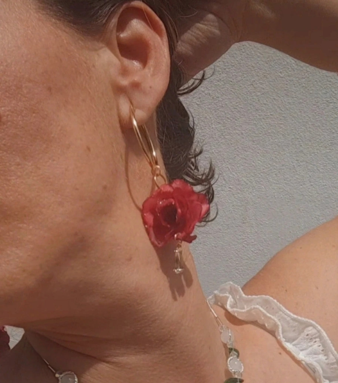 Pendientes de Rosa Real en Resina • Enganches de Acero Inoxidable Hipoalergénicos • Joyería Botánica Artesanal Única. Pendientes rosa auténtica