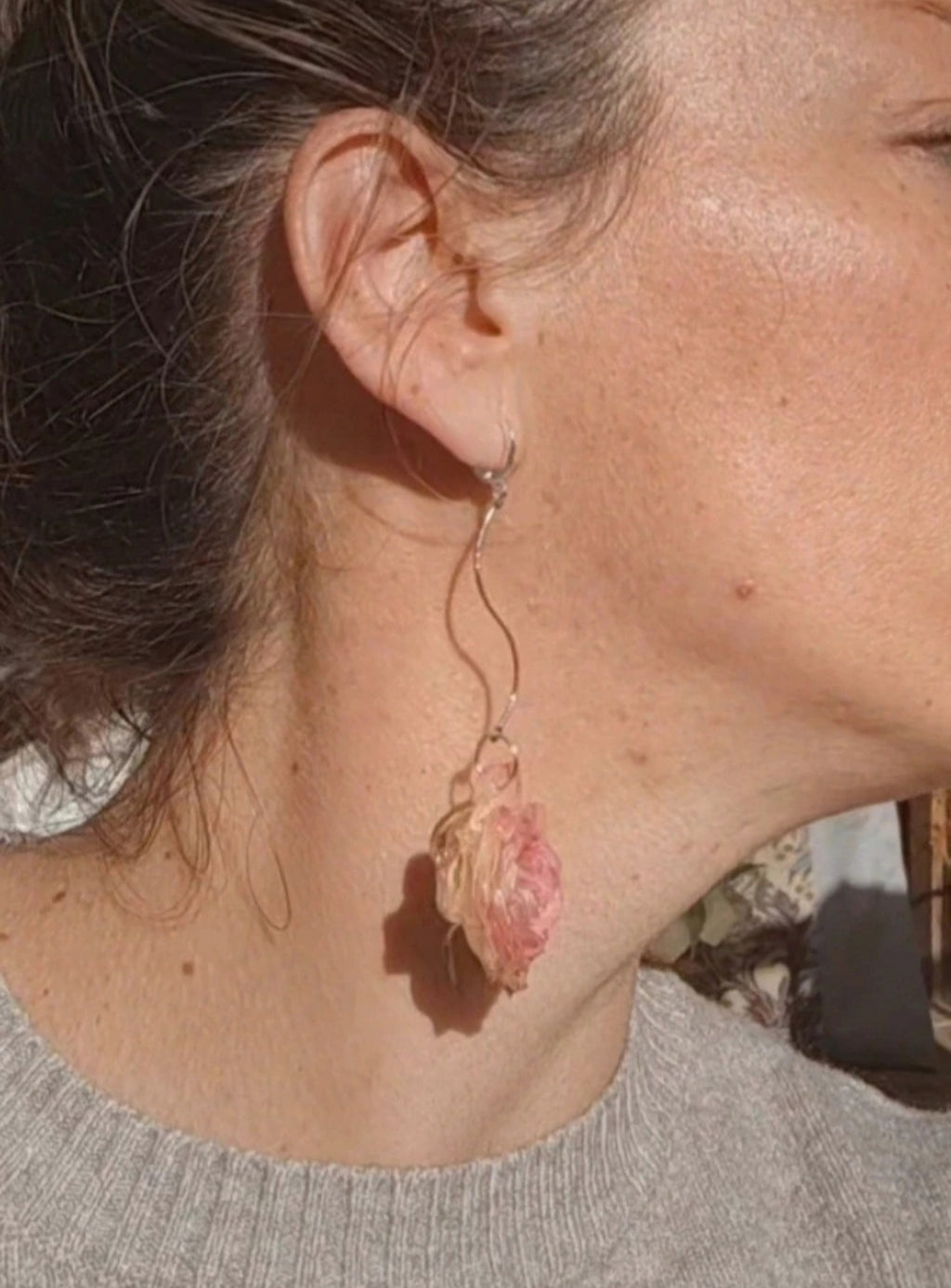 Pendientes de rosas reales resinadas