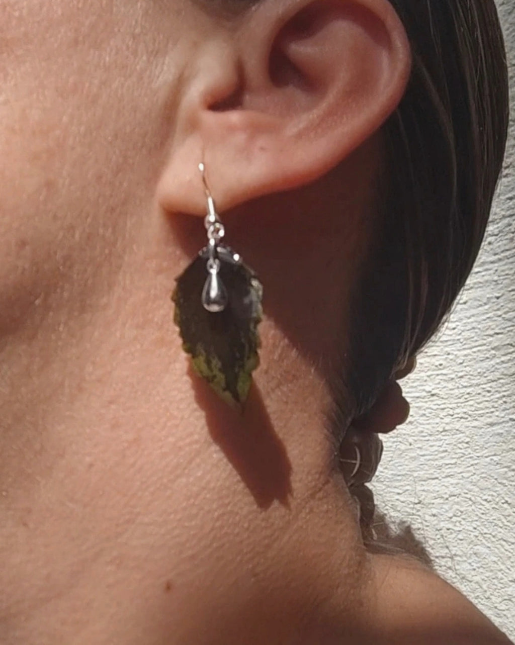 Pendientes originales con hojas auténticas de planta coleo pequeñas. Regalo pendientes con flores reales