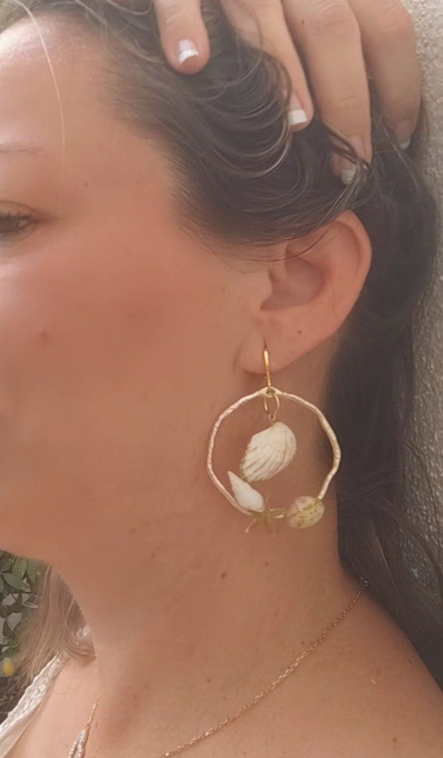 Pendientes de conchas naturales hechos a mano