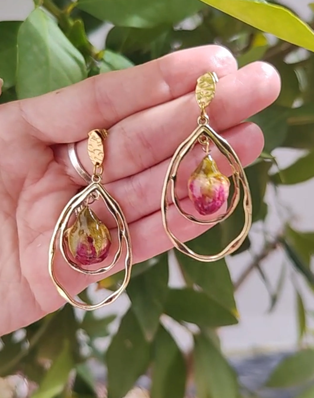Pendientes de mini rosas reales