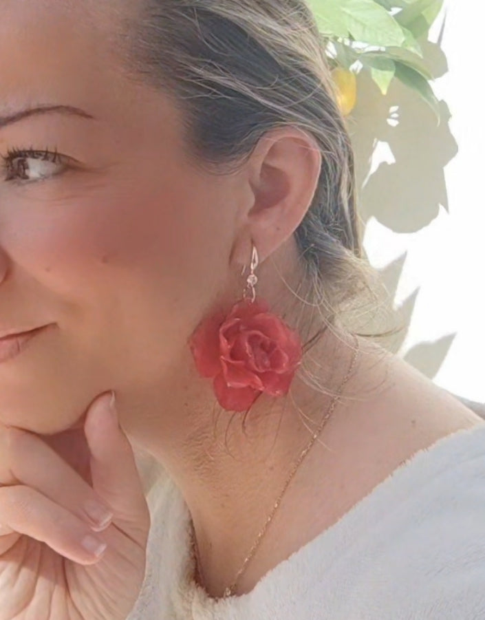 Pendientes artesanos de mini rosas