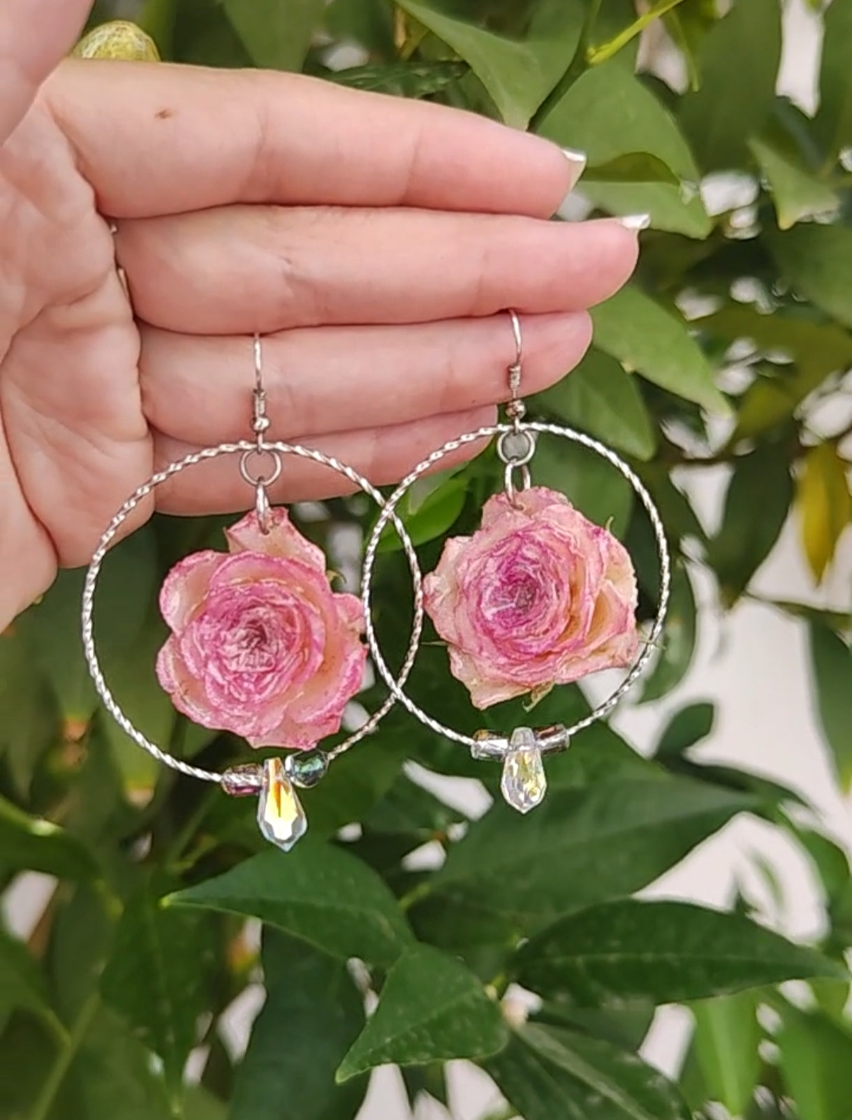 Pendientes de rosas reales resinadas