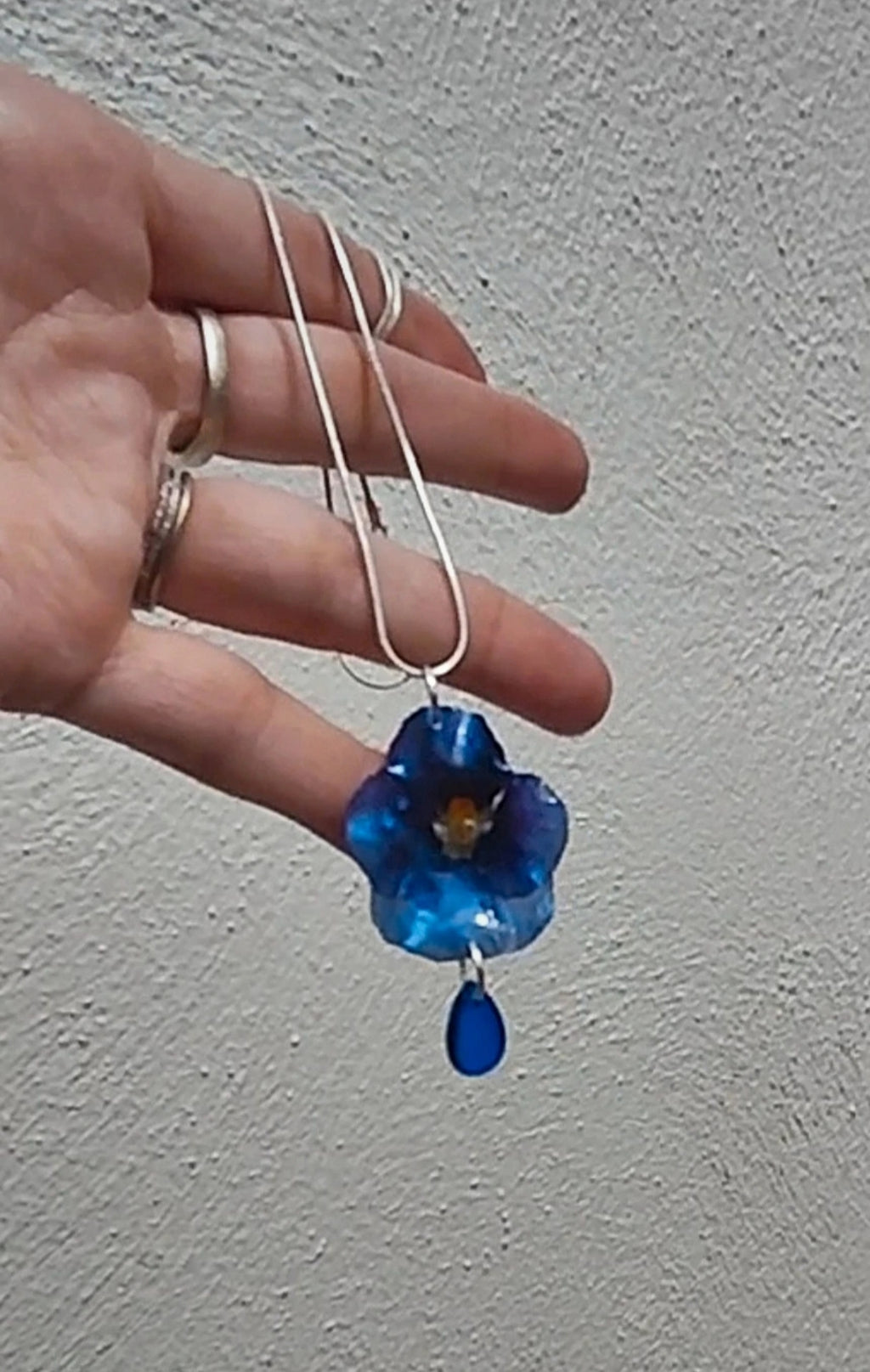 Conjunto de Pendientes y Colgante de Pensamientos Reales y auténticos en Resina. Joyería Botánica Hecha a Mano. Regalo para ella