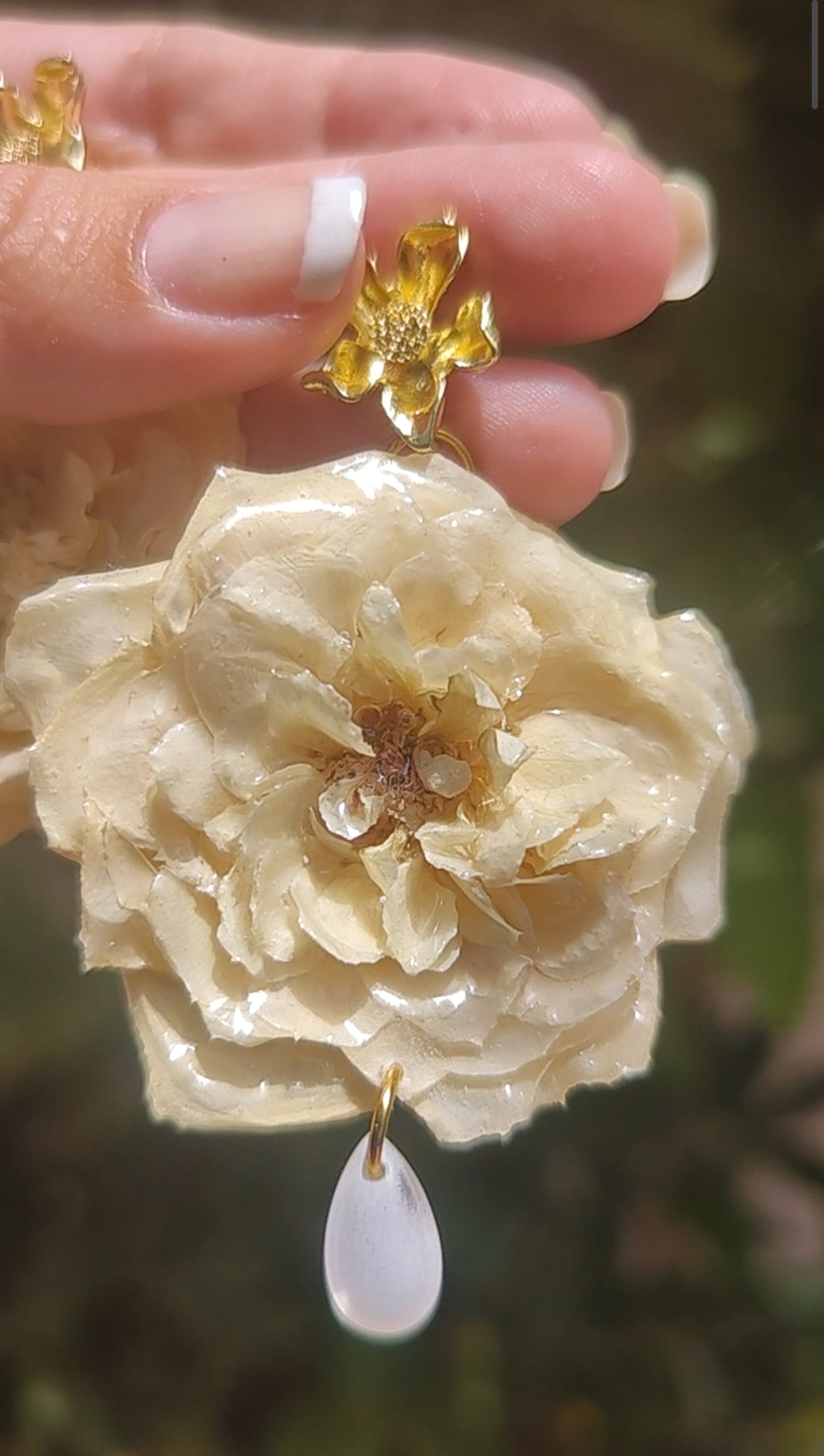 Pendientes de rosas reales resinadas