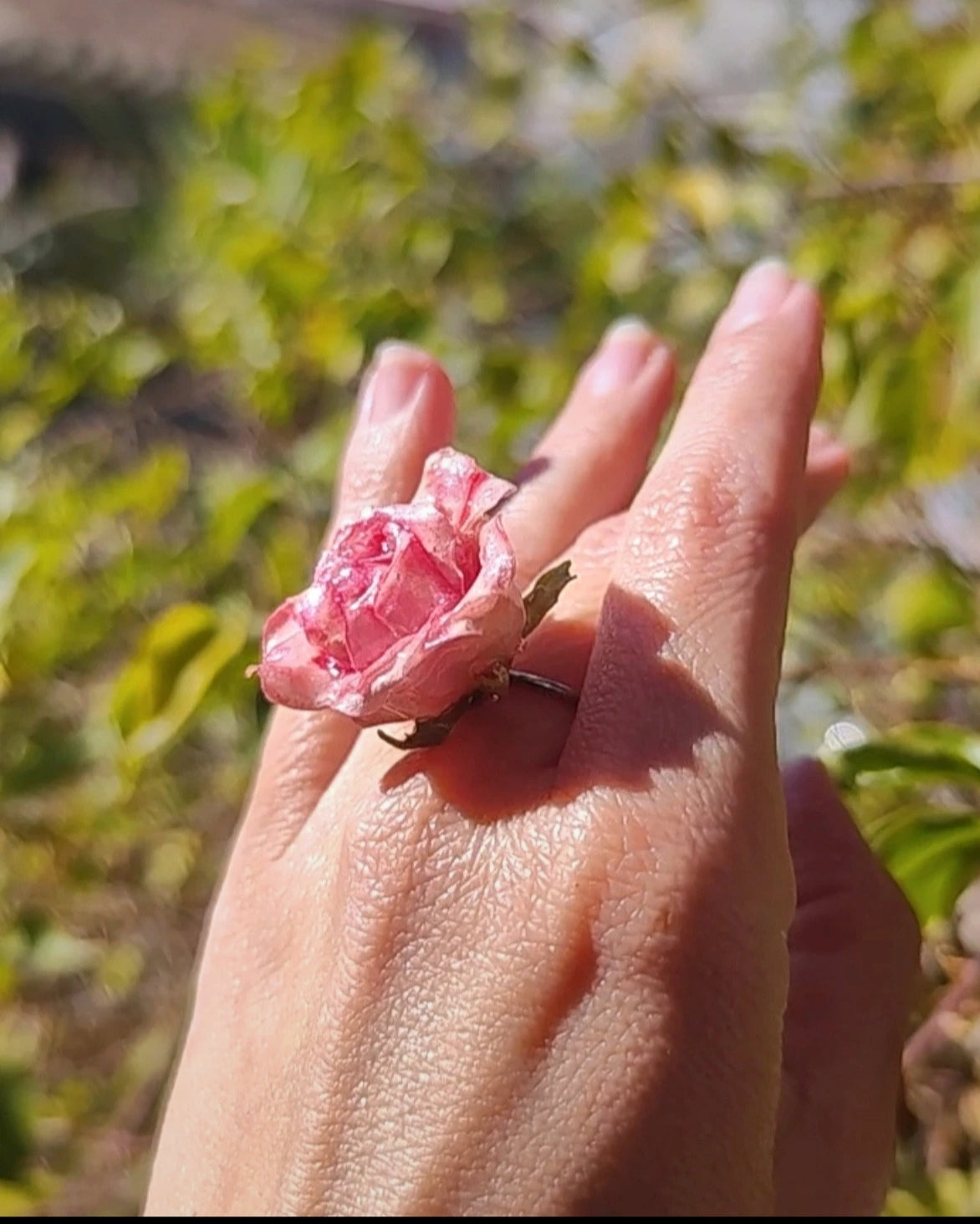 Anillo de rosa real resinada