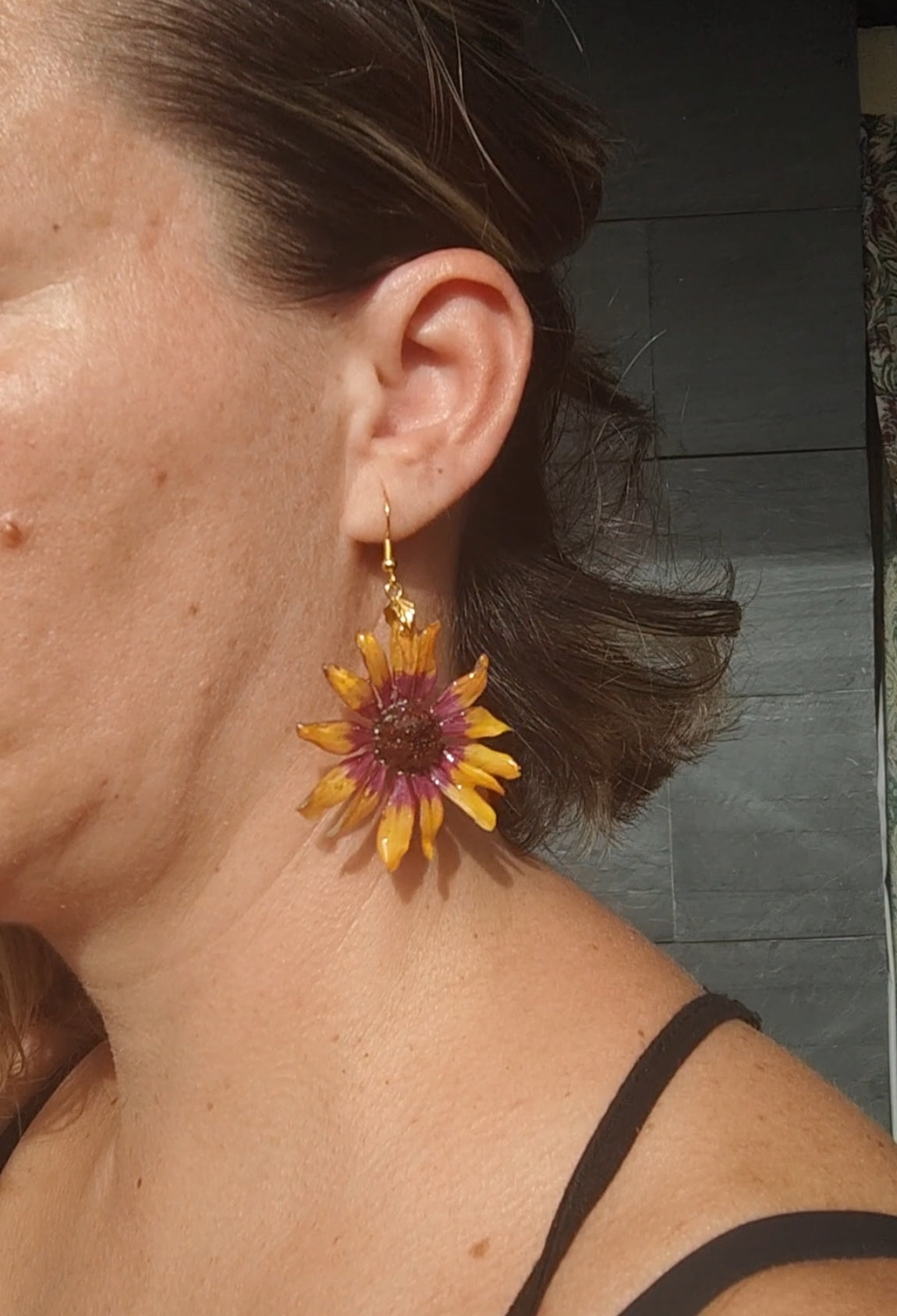 Margaritas bicolor auténticas resinadas con enganche de acero inoxidable – Joyería natural