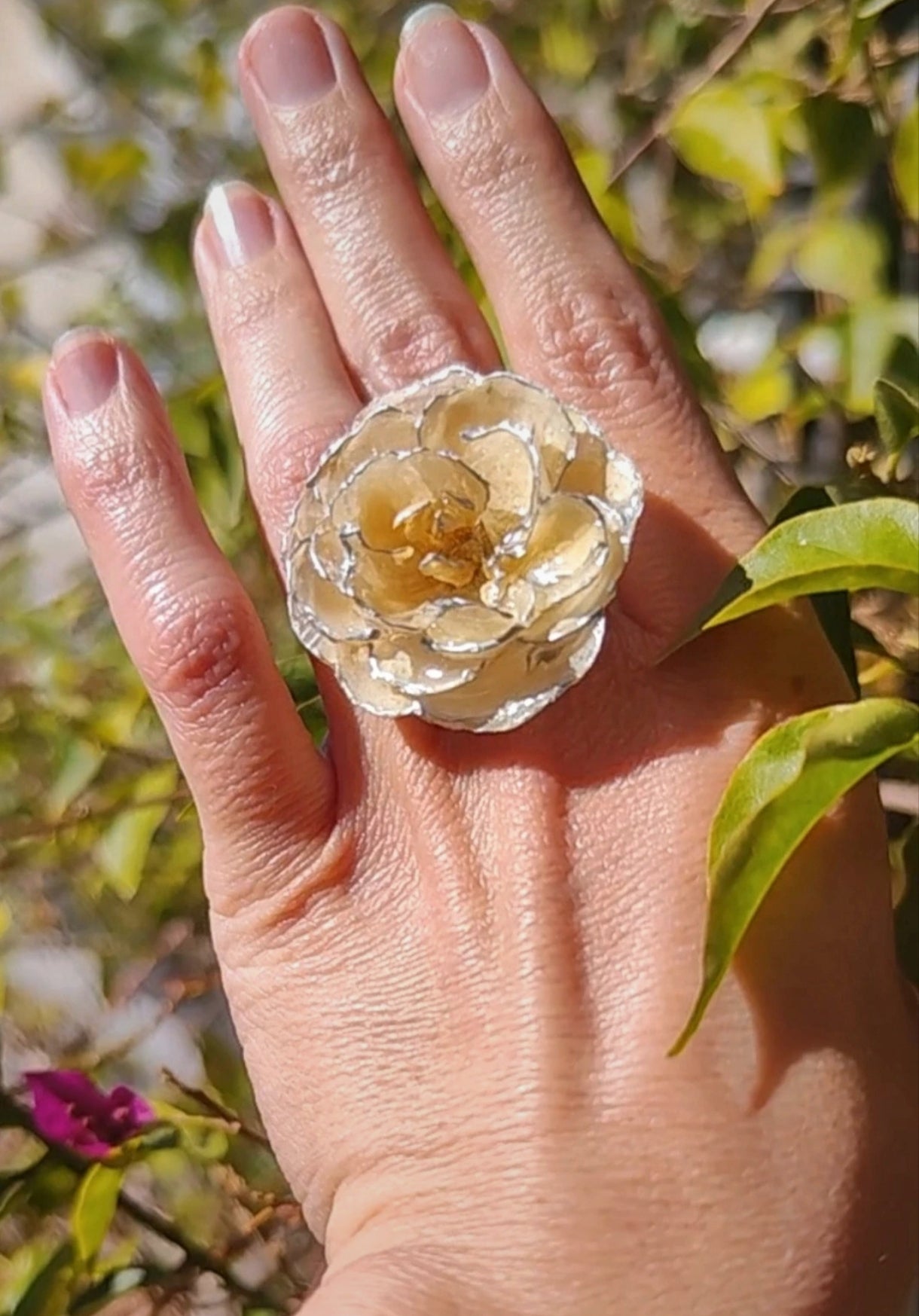 Anillo de rosa real resinada