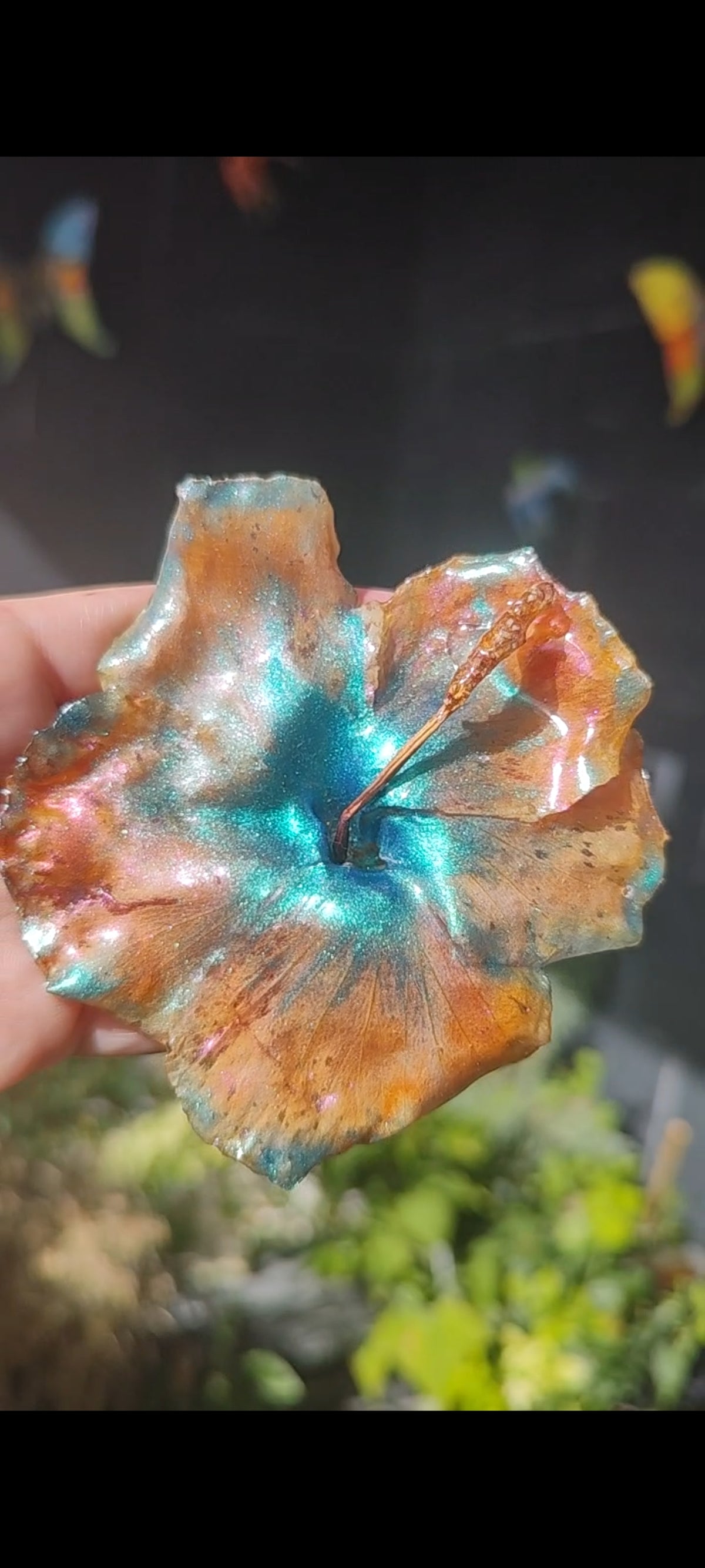 Clip de pelo con flor real, hibisco naranja y verde, pasador artesanal de resina, accesorio floral para el cabello, regalo original