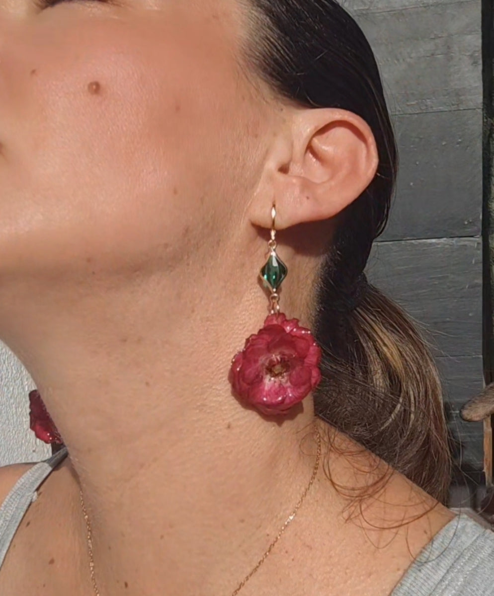 Pendientes de Rosa Real en Resina • Enganches de Acero Inoxidable Hipoalergénicos • Joyería Botánica Artesanal Única. Regalo rosa auténtica