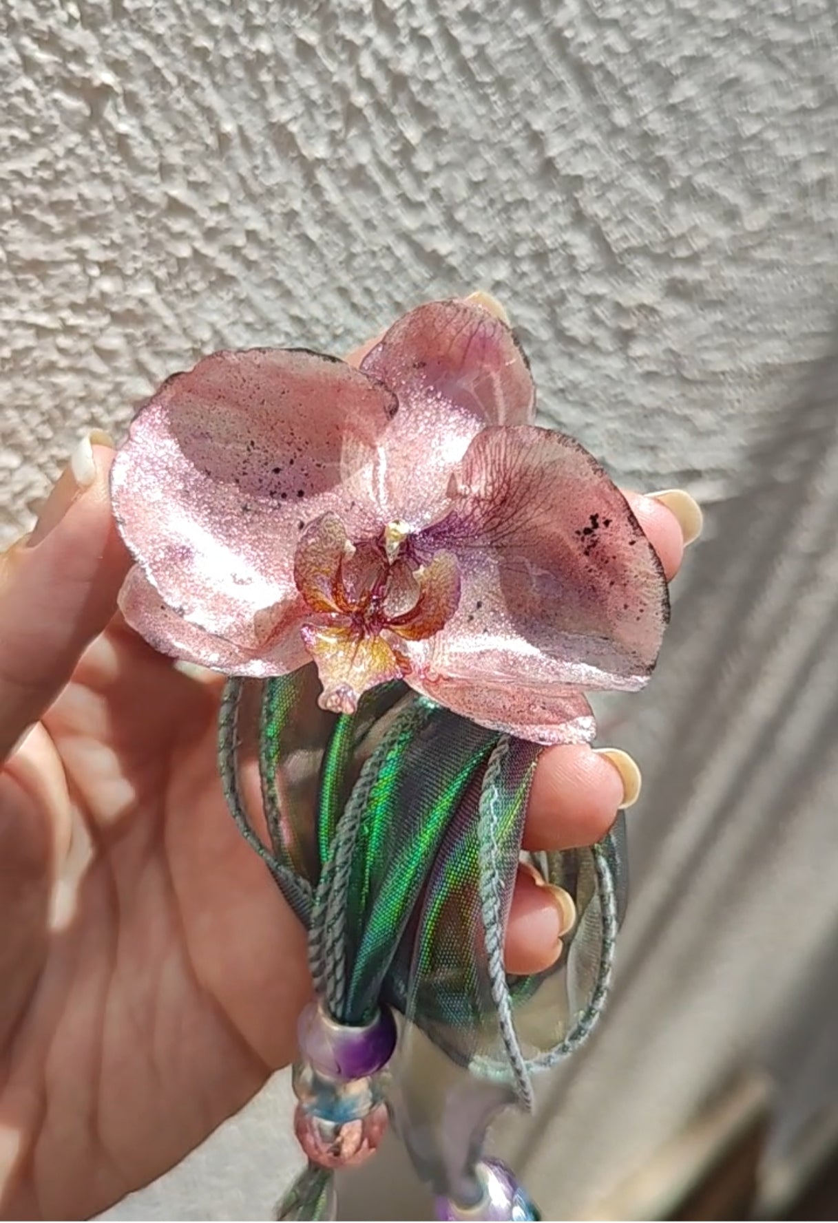 Collar de orquídea real resinada