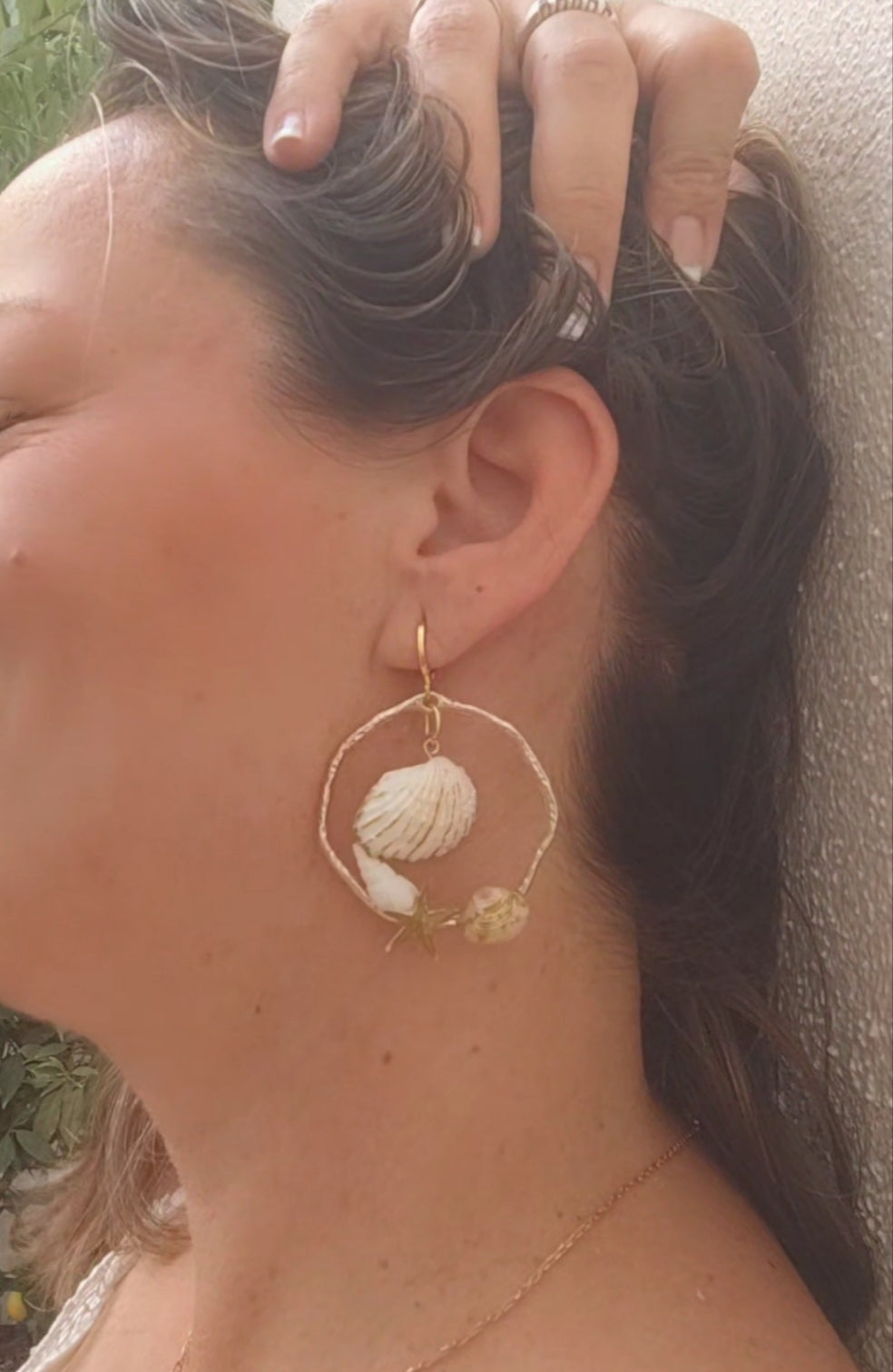 Pendientes de conchas naturales hechos a mano