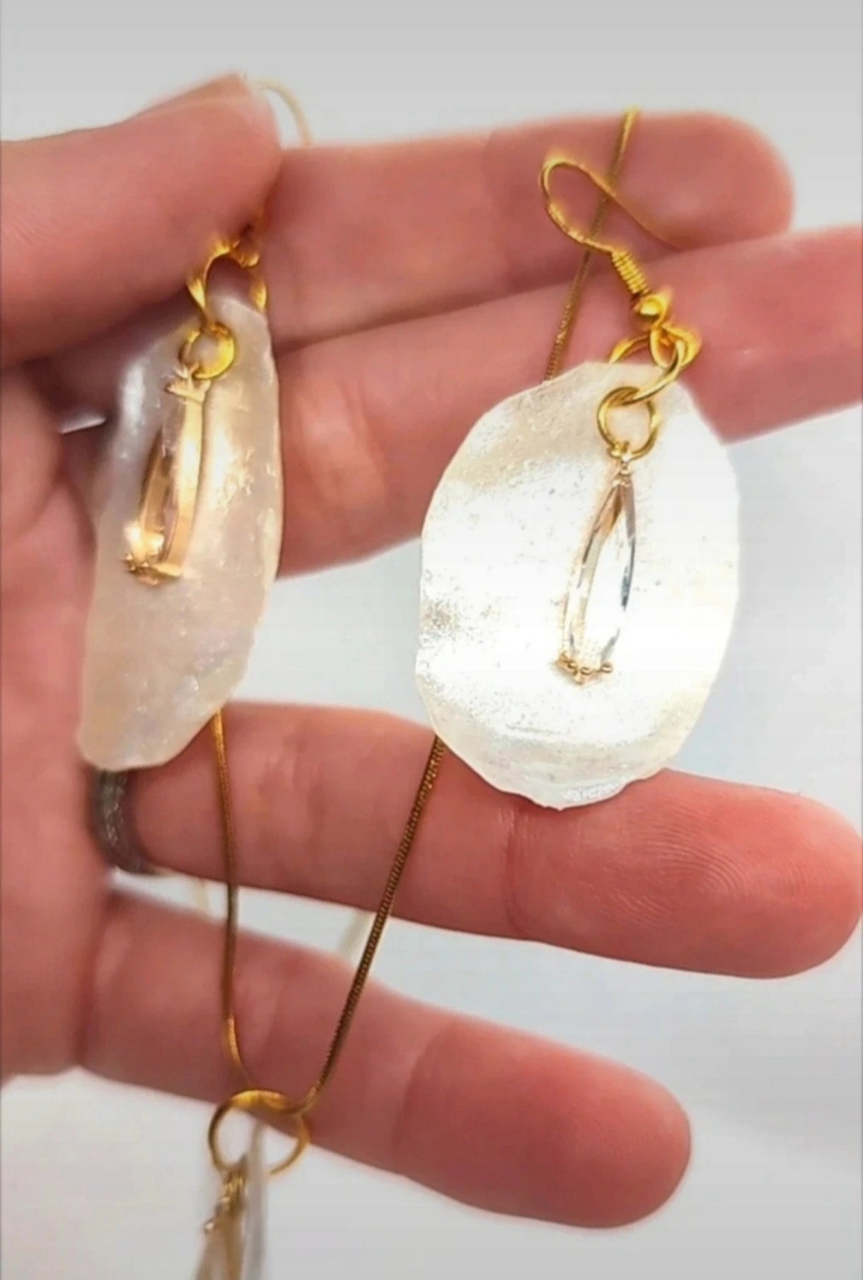 Conjunto de Pendientes y Colgante de pétalos de orquídea real en Resina • Joyería Botánica Hecha a Mano. Joyas en resina.