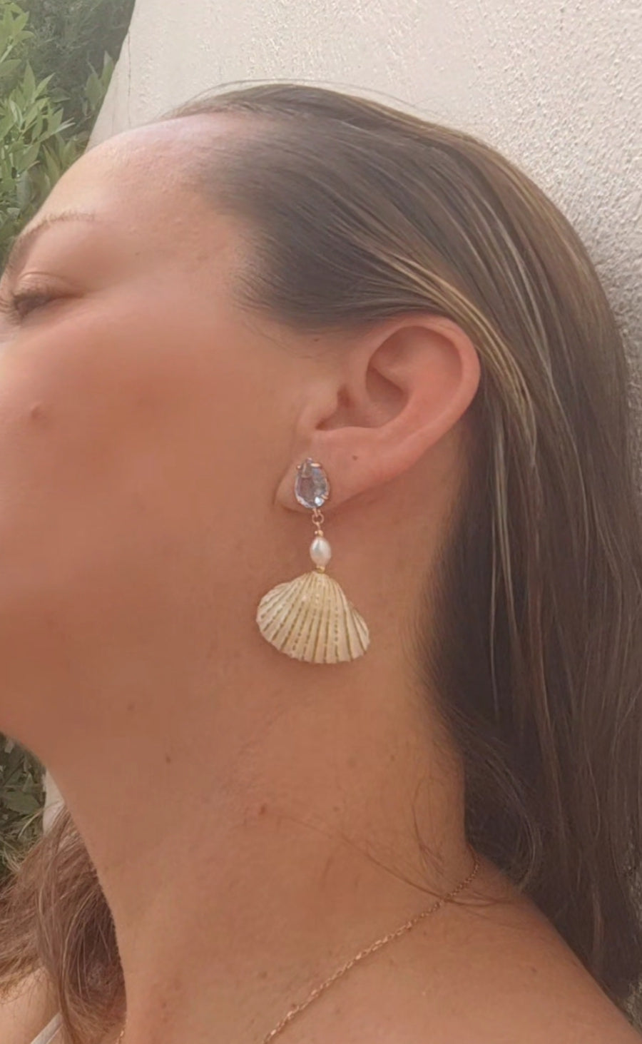 Pendientes artesanos con conchas y perlas naturales