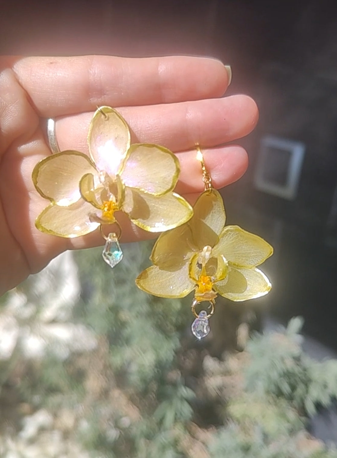 Pendientes de orquídea amarilla auténtica, joyería de resina hecha a mano, pendientes florales colgantes para mujer, regalo botánico