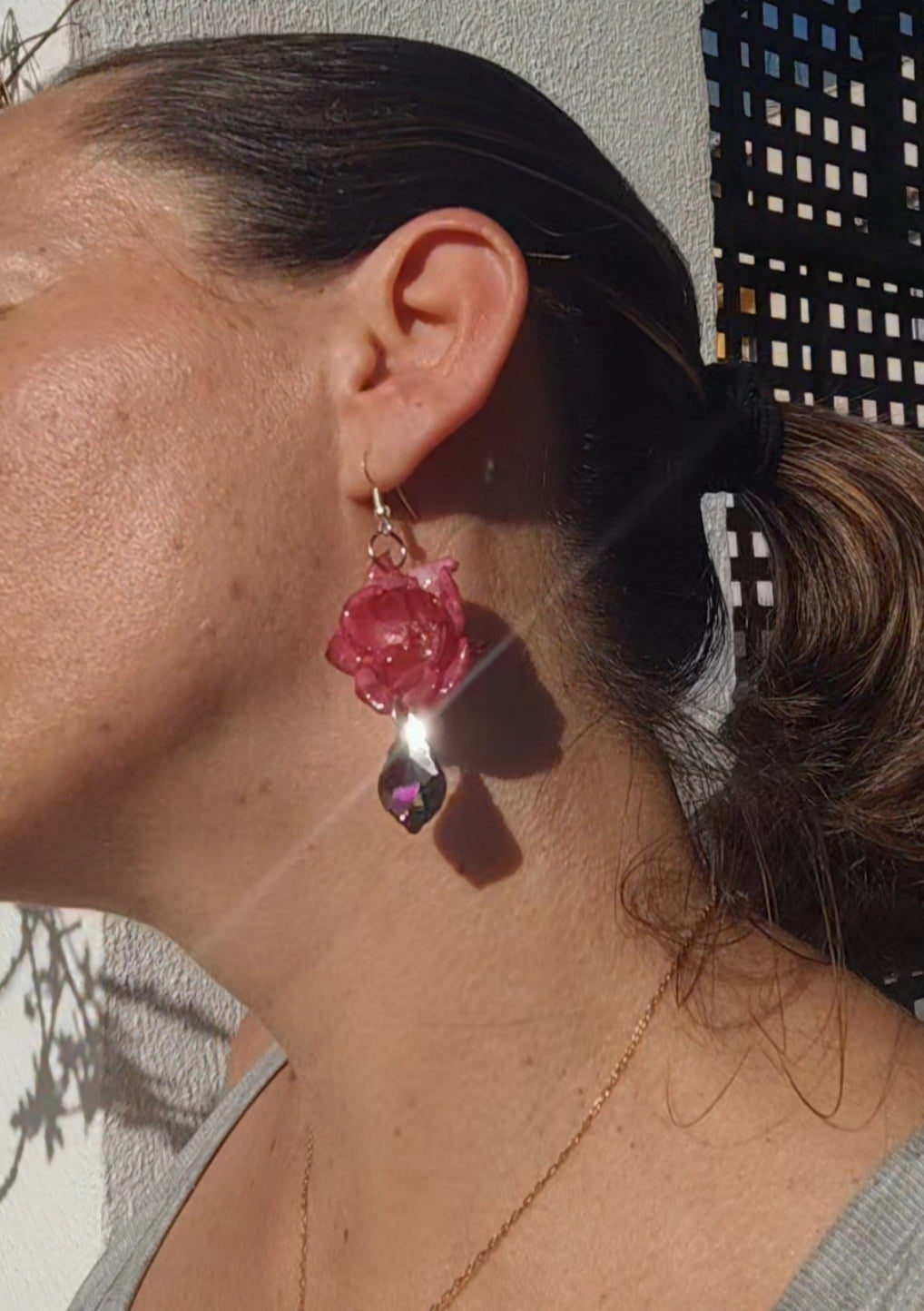 Pendientes artesanos de rosas reales resinadas
