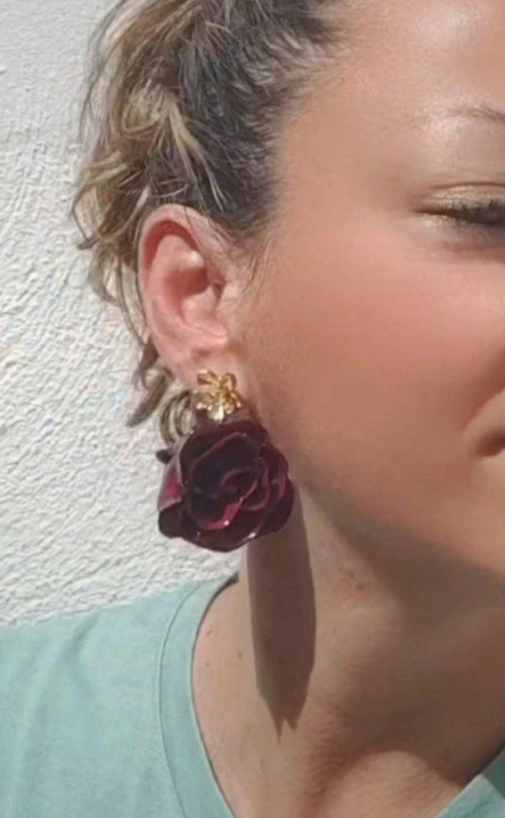 Pendientes artesanos de rosas reales resinadas