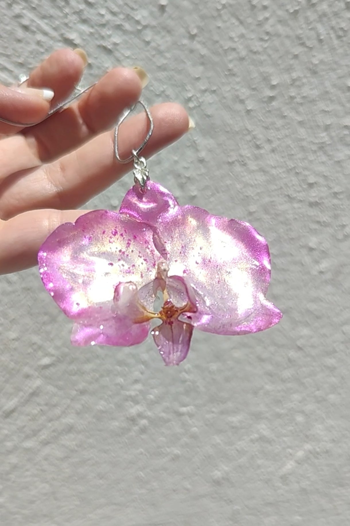 Collar con orquídea real resinada
