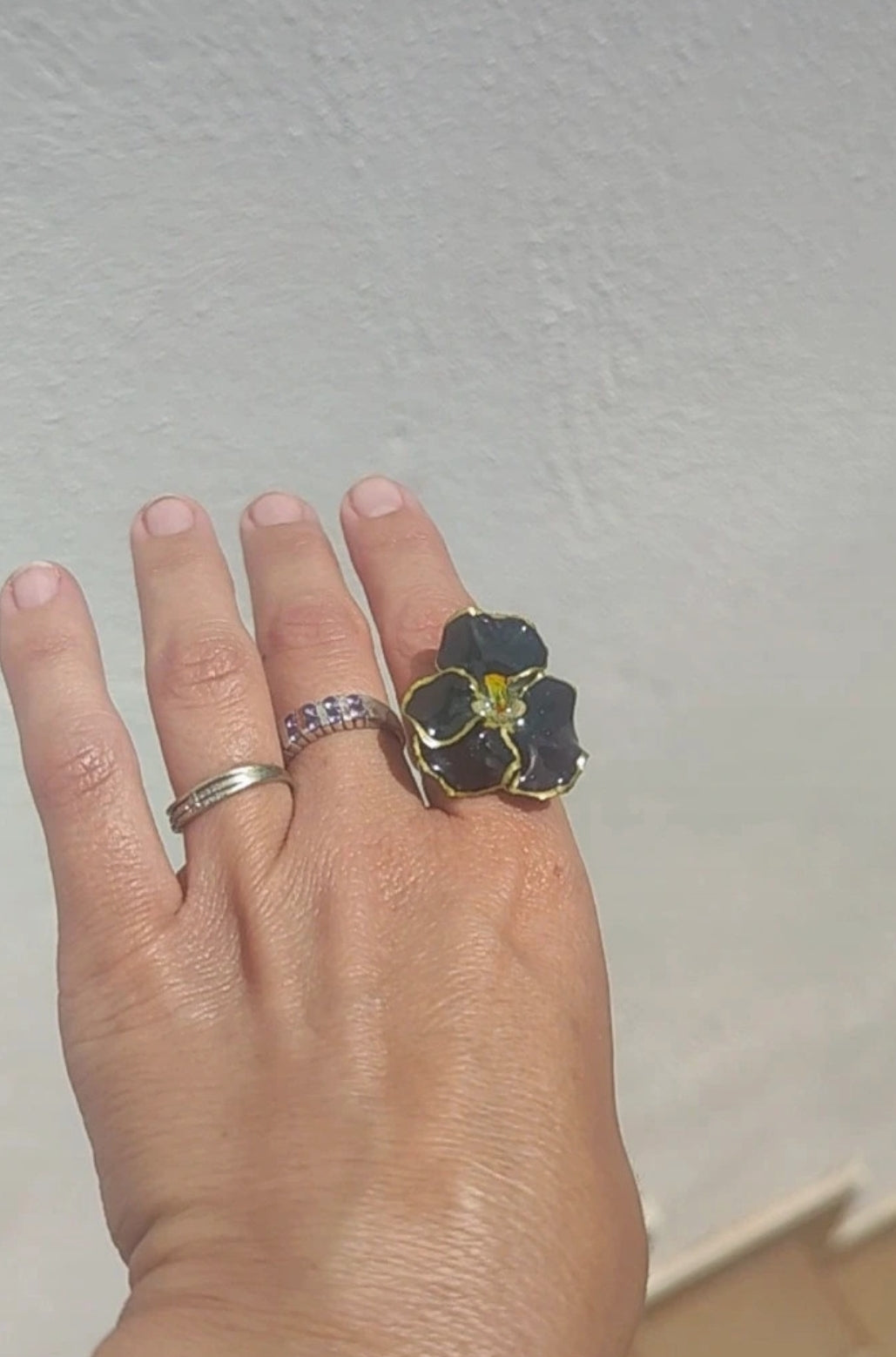 Anillo de mini pensamiento en resina