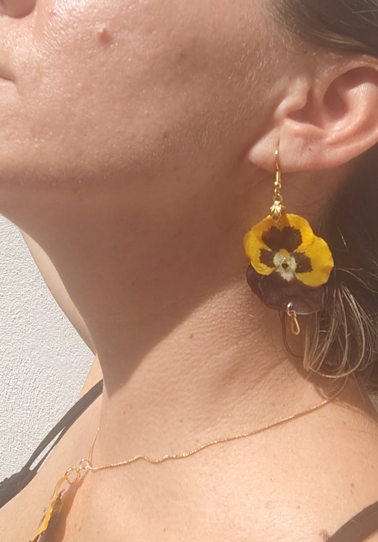 Conjunto de Pendientes y Colgante de Pensamientos Reales en Resina. Joyería Botánica Hecha a Mano. Flores en resina para regalo