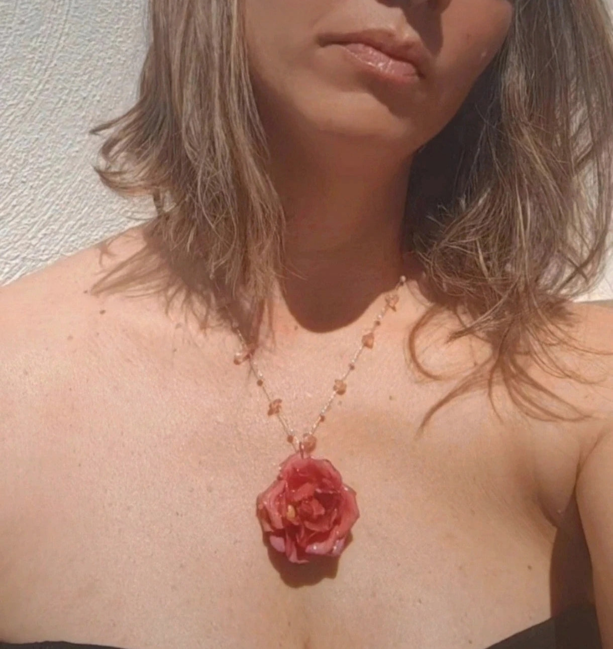 Collar de rosa real resinada