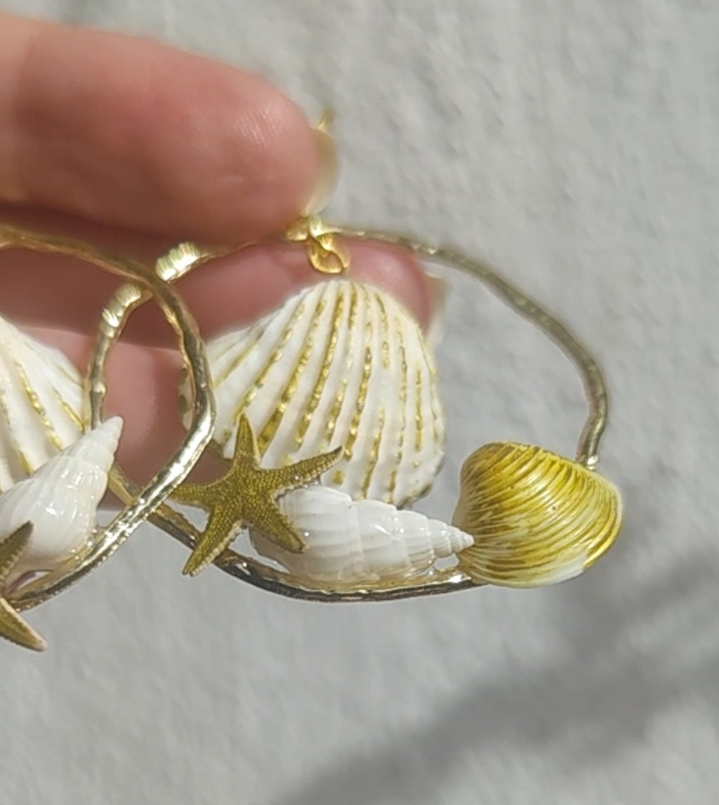 Pendientes de conchas naturales hechos a mano