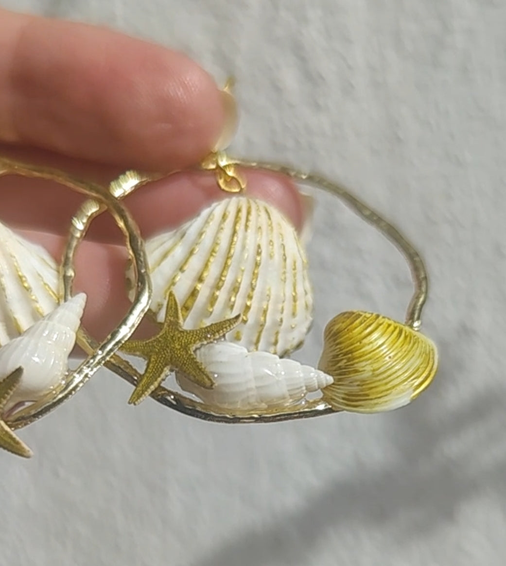 Pendientes de conchas naturales hechos a mano