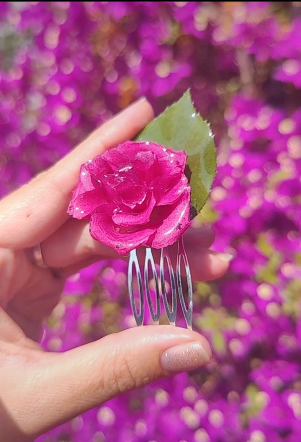 Pasador de pelo de rosa y hoja resinada