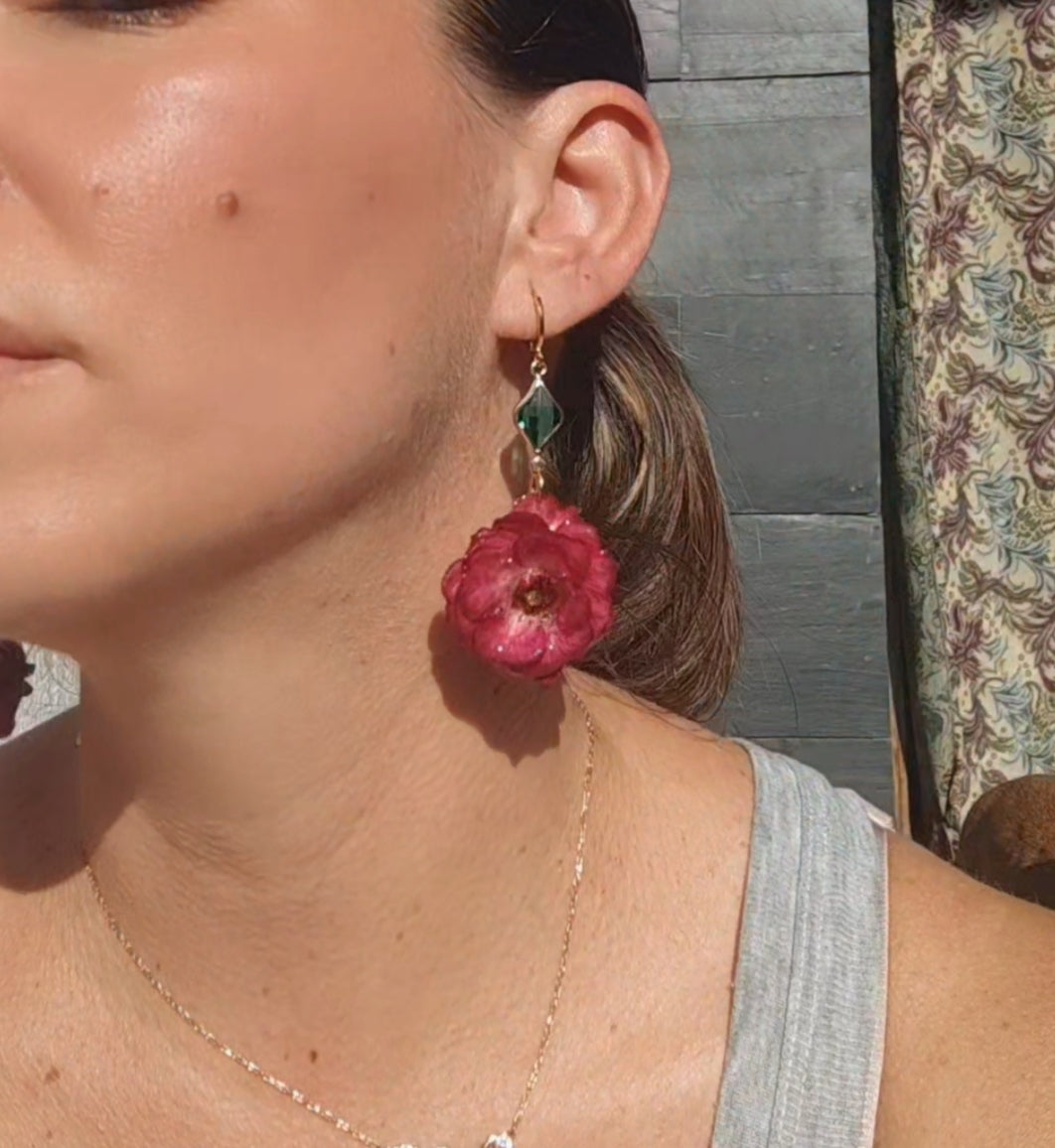 Pendientes de Rosa Real en Resina • Enganches de Acero Inoxidable Hipoalergénicos • Joyería Botánica Artesanal Única. Regalo rosa auténtica