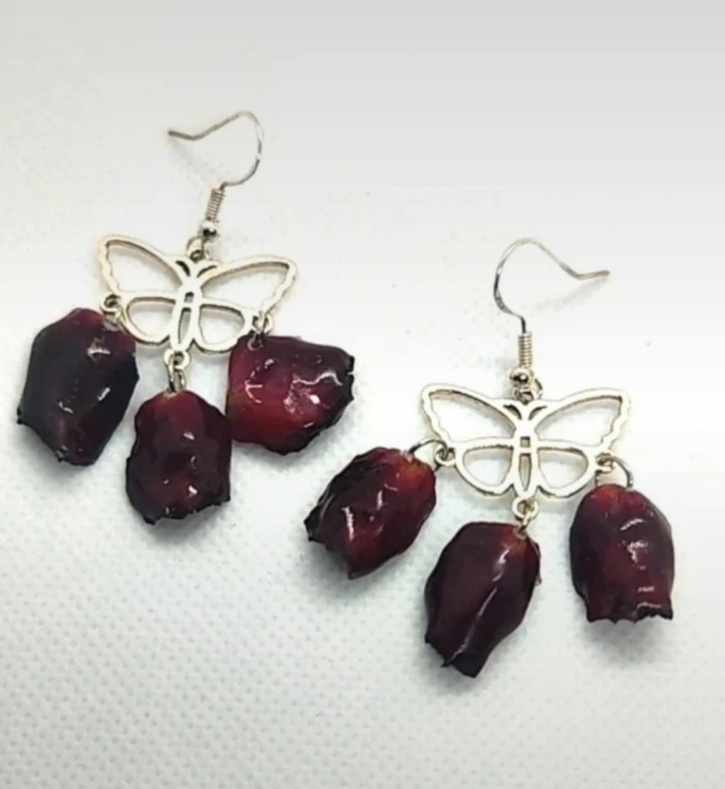 Pendientes con petalos de rosa real resinada
