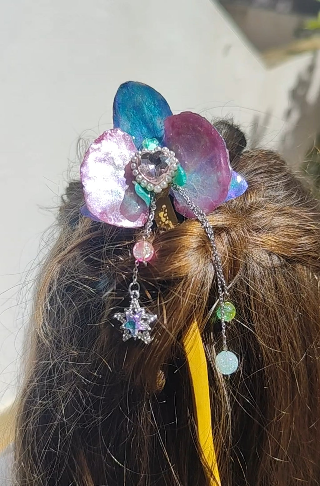 Pasador de pelo de palo con orquídea real