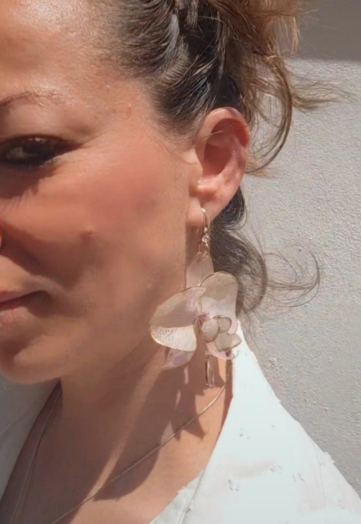 Pendientes de orquídeas auténticas • Baño en oro 18 k. Joyería floral hecha a mano • Aros con diseño botánico • Pendientes naturales • Regalo floral excepcional • Joyería cottagecore