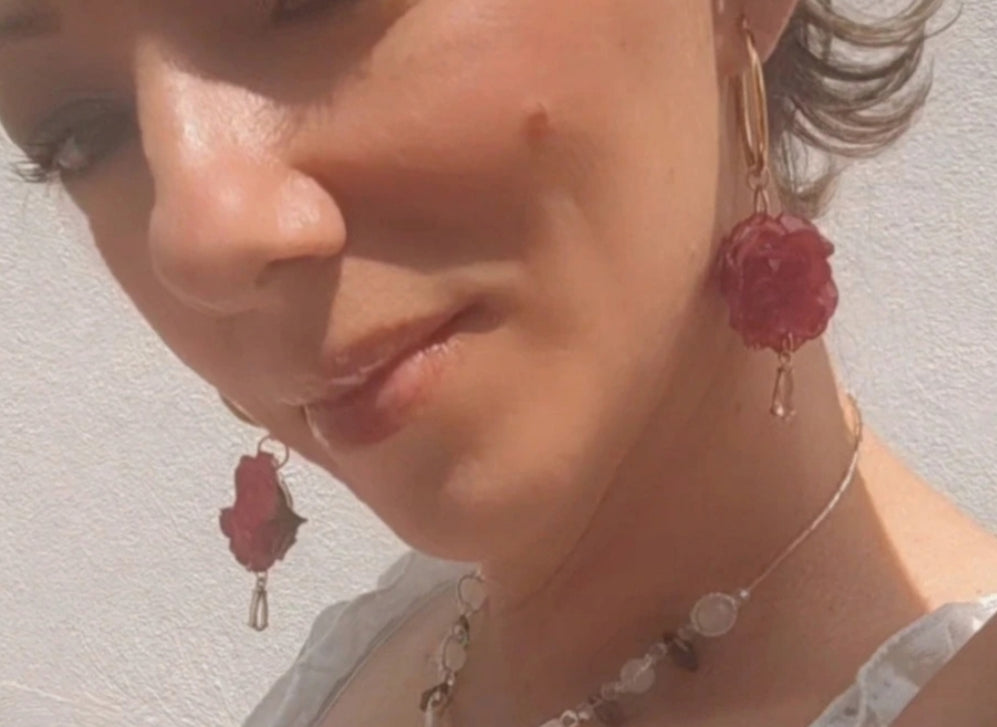 Pendientes de Rosa Real en Resina • Enganches de Acero Inoxidable Hipoalergénicos • Joyería Botánica Artesanal Única. Pendientes rosa auténtica