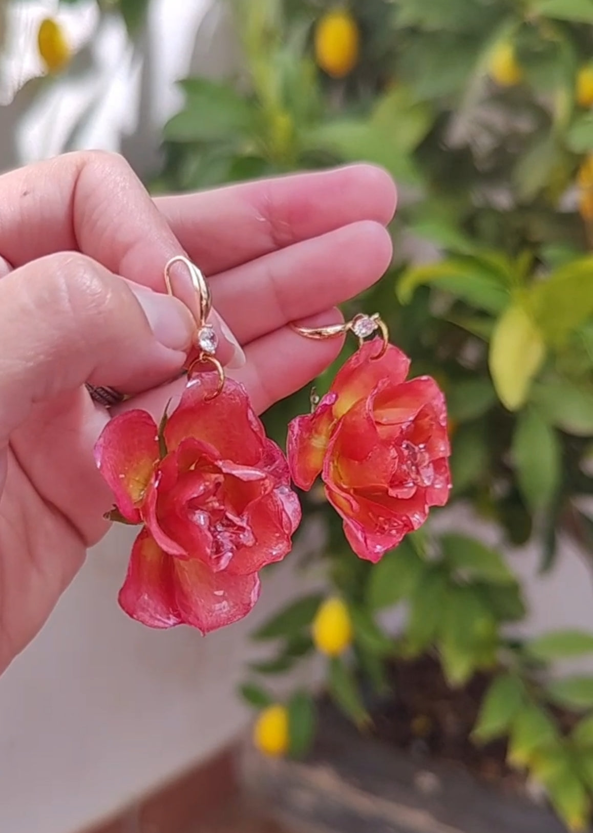 Pendientes artesanos de mini rosas