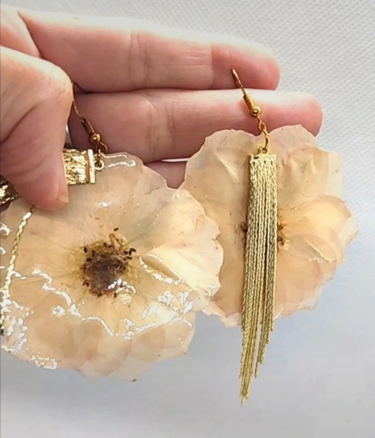 Pendientes de rosas prensadas