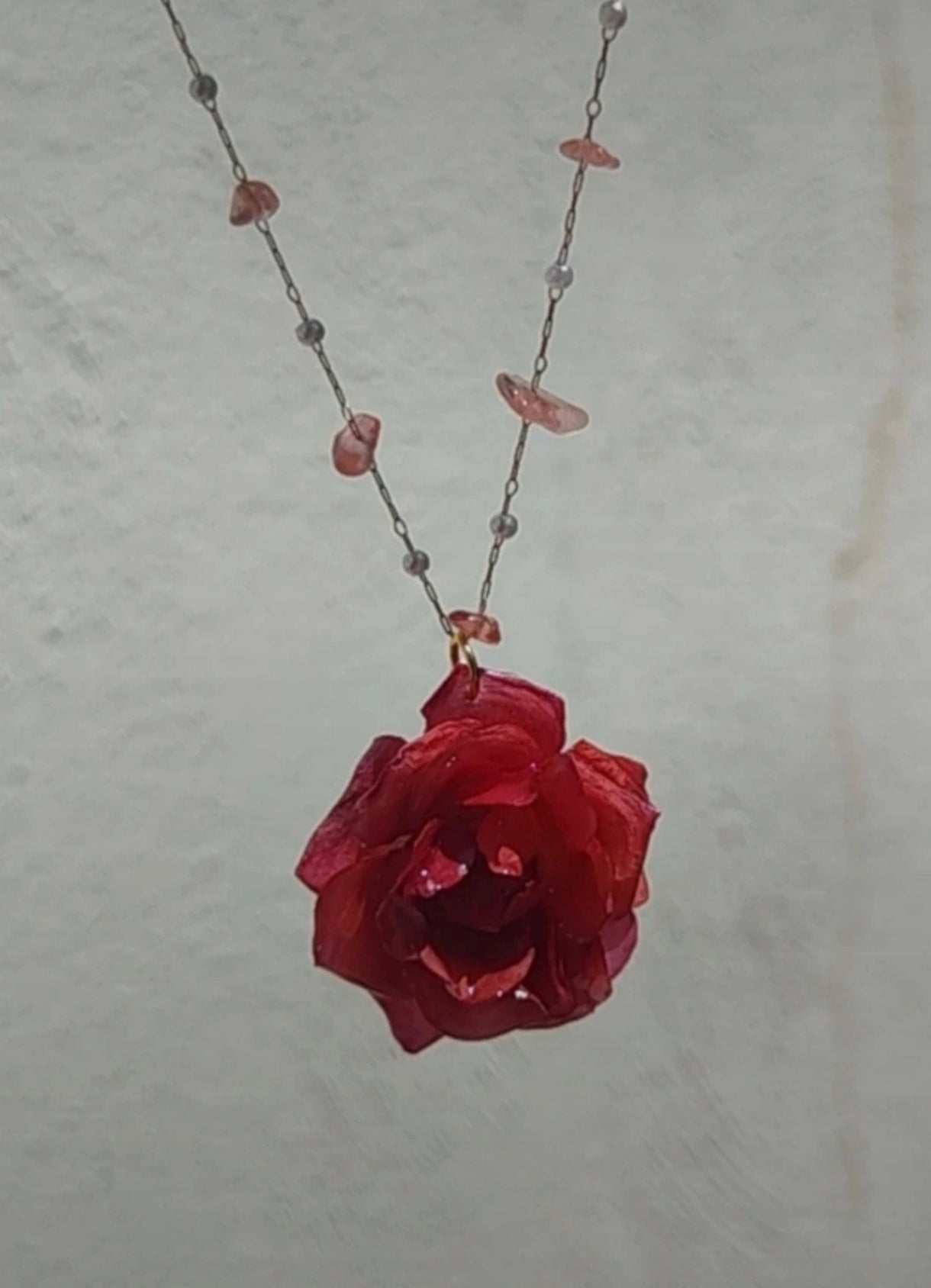 Collar de rosa real resinada