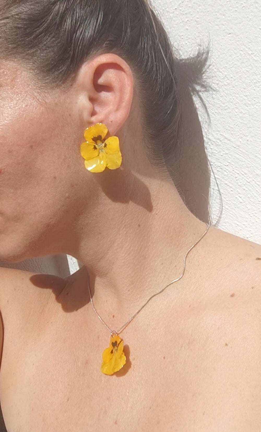 Conjunto pendientes y collar de pensamientos en resina