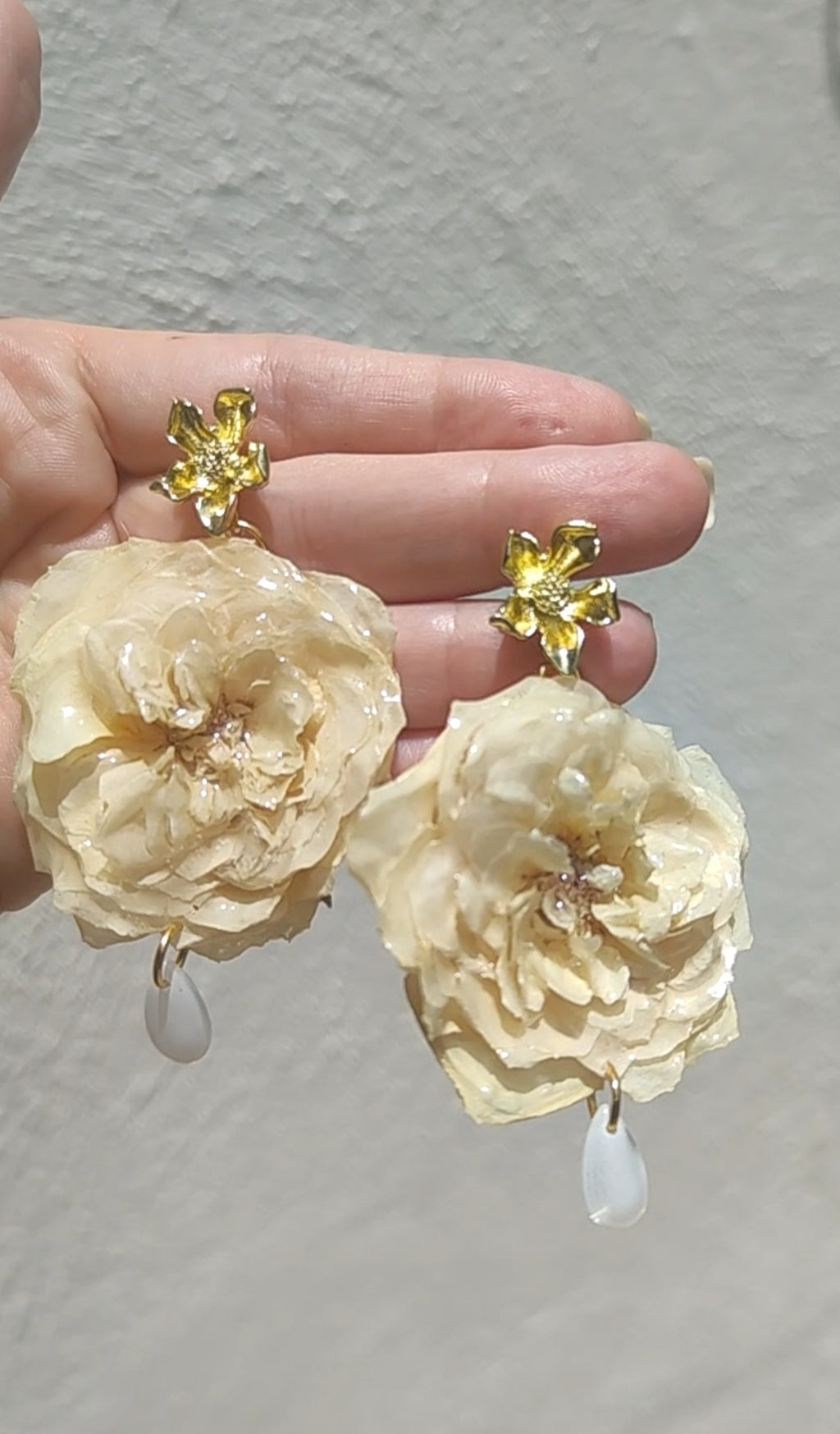 Pendientes de rosas reales resinadas