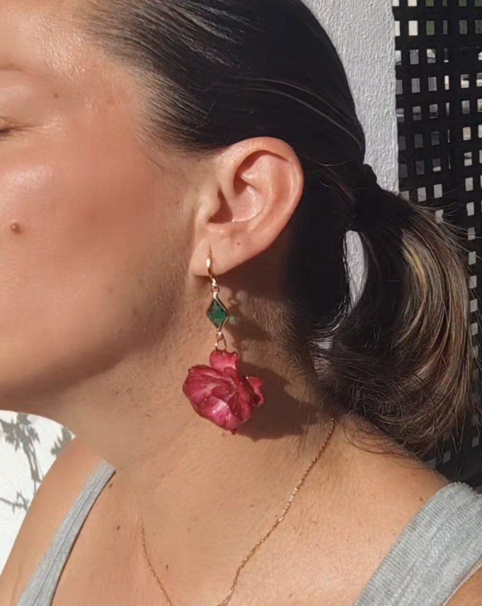 Pendientes de Rosa Real en Resina • Enganches de Acero Inoxidable Hipoalergénicos • Joyería Botánica Artesanal Única. Regalo rosa auténtica