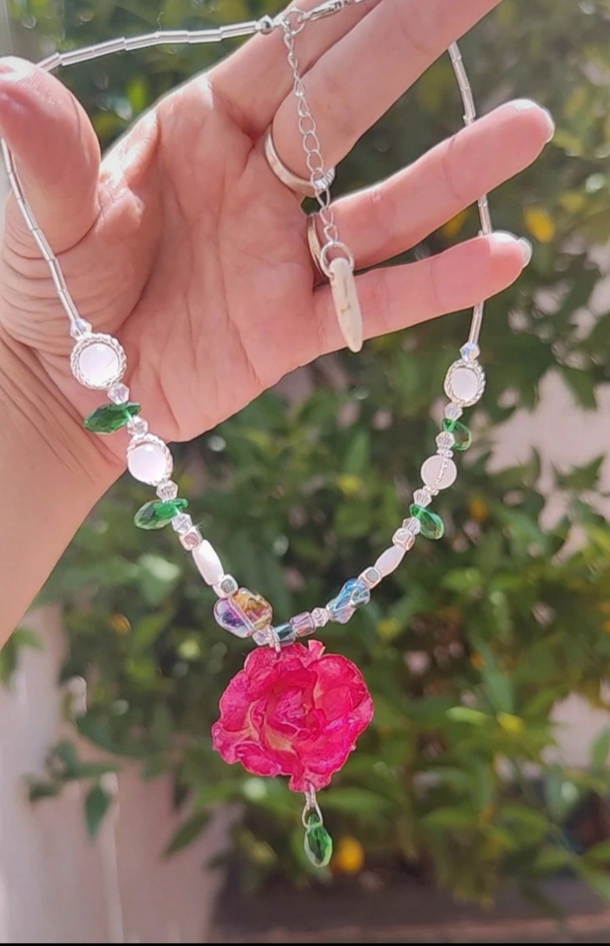 Collar con rosa natural real en resina – Joyería artesanal con flores reales secas - Colgante de collar de rosa real