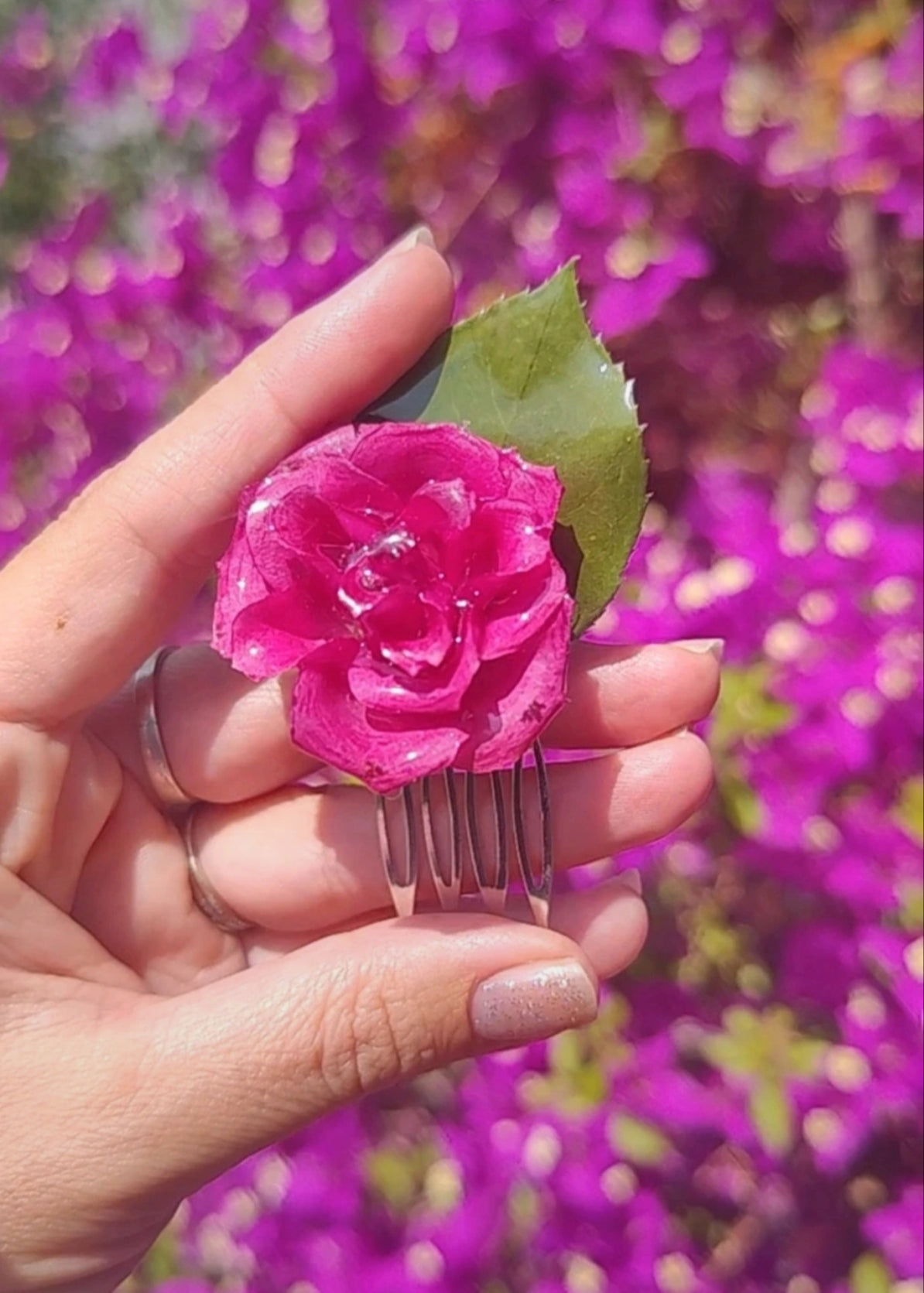 Pasador de pelo de rosa y hoja resinada