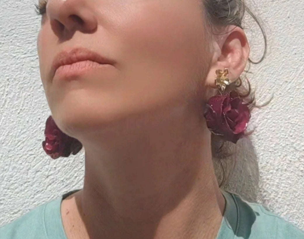 Pendientes artesanos de rosas reales resinadas