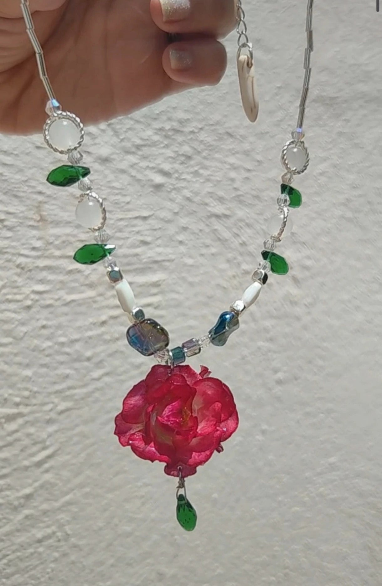 Collar con rosa natural real en resina – Joyería artesanal con flores reales secas - Colgante de collar de rosa real