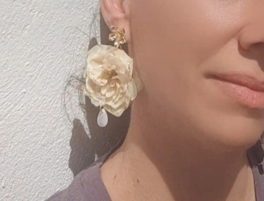 Pendientes de rosas reales resinadas