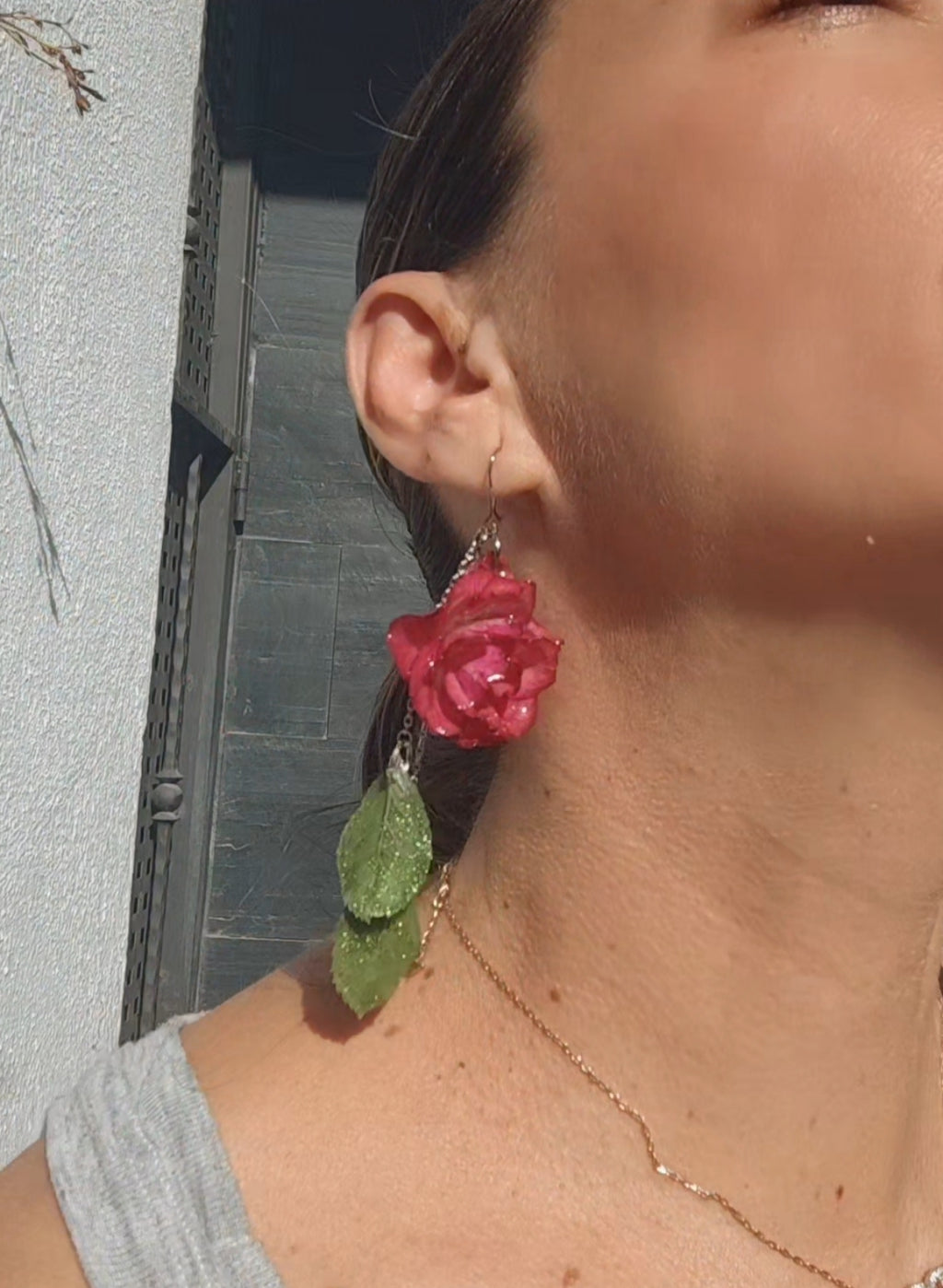 Pendientes de hojas y rosas reales