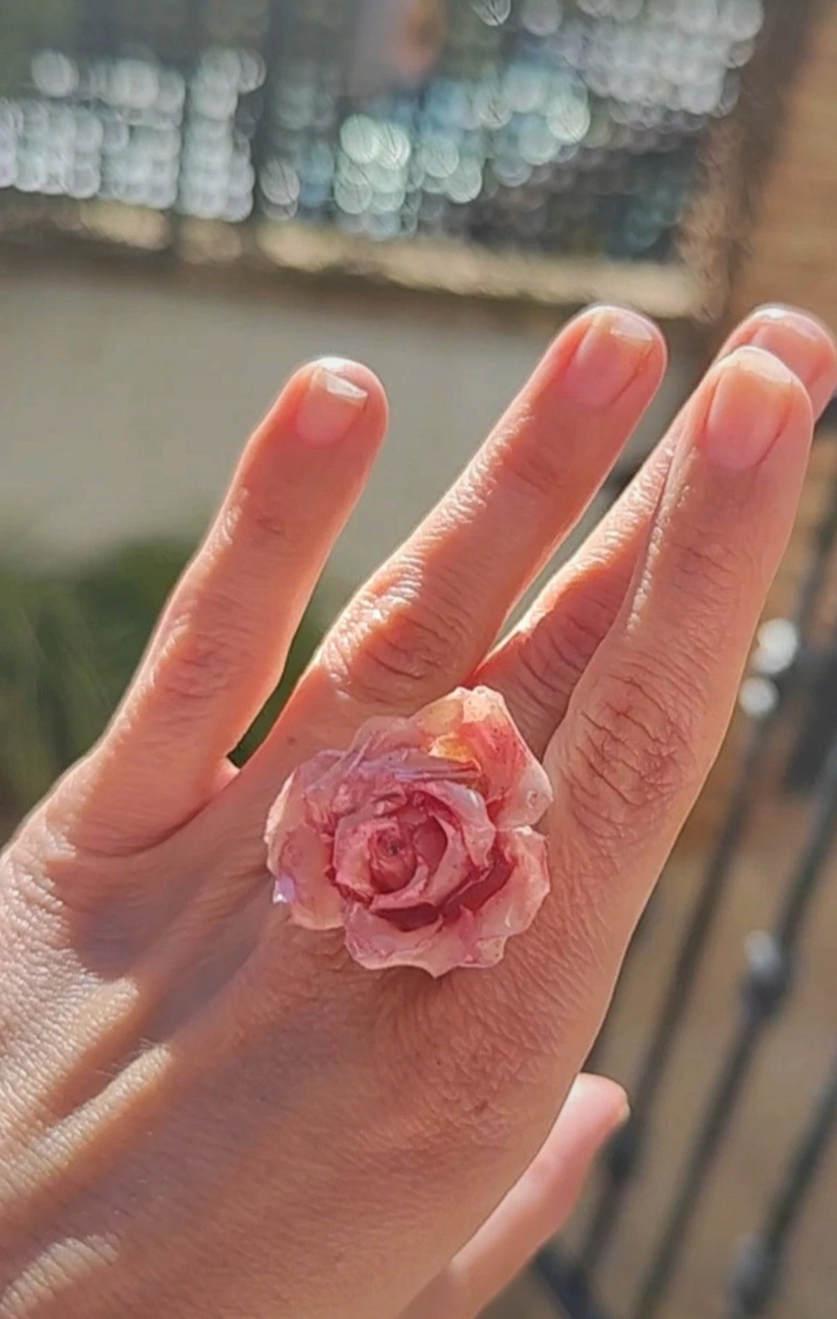Anillo de rosa real resinada