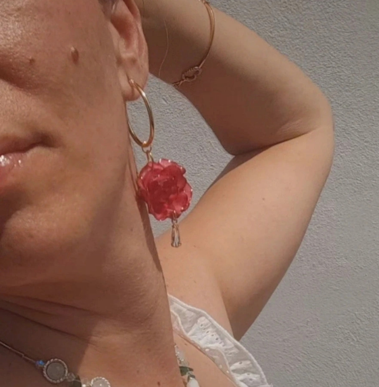 Pendientes de Rosa Real en Resina • Enganches de Acero Inoxidable Hipoalergénicos • Joyería Botánica Artesanal Única. Pendientes rosa auténtica