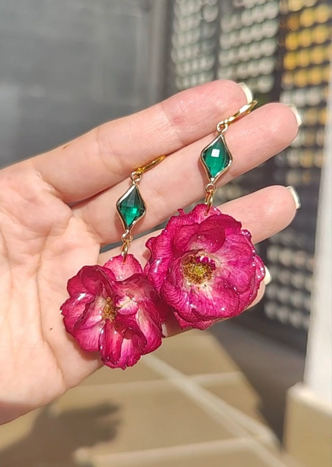 Pendientes de Rosa Real en Resina • Enganches de Acero Inoxidable Hipoalergénicos • Joyería Botánica Artesanal Única. Regalo rosa auténtica