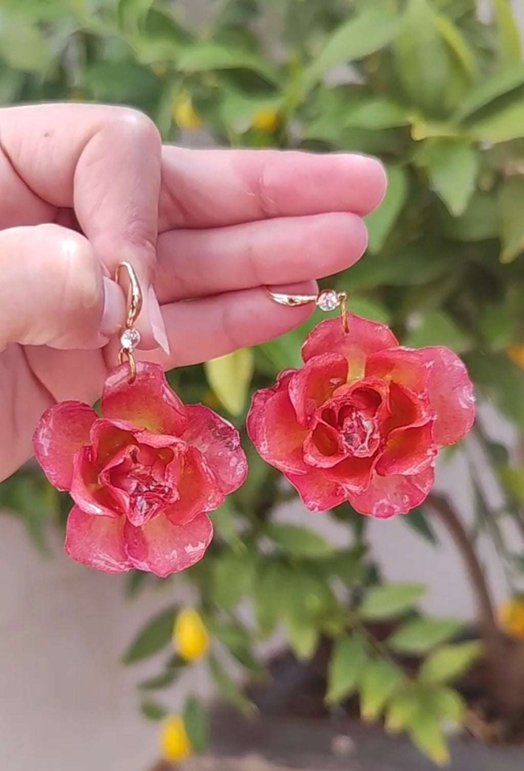 Pendientes artesanos de mini rosas
