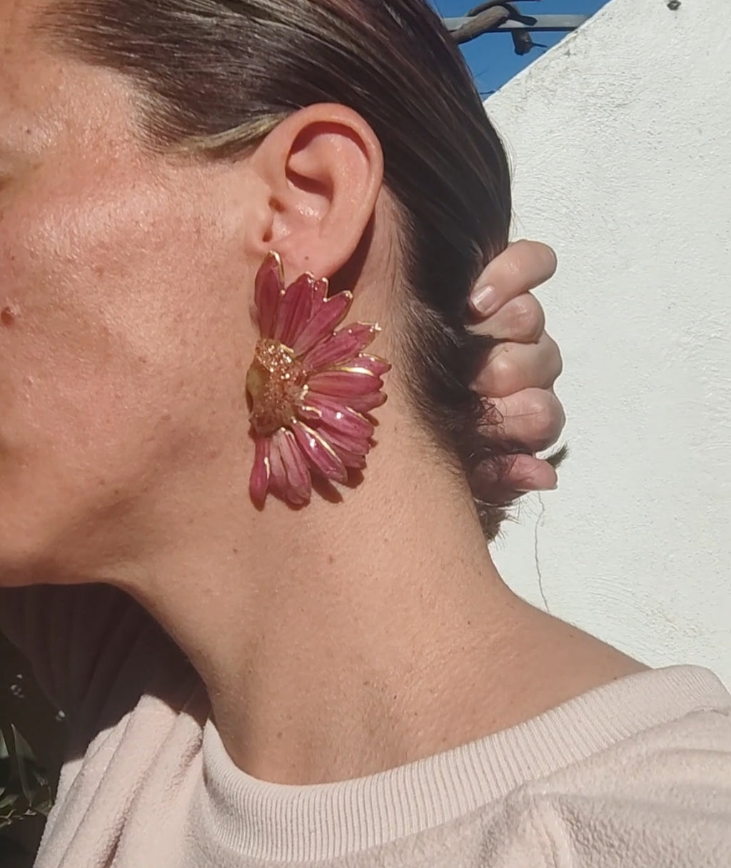Pendientes de Gerberas Reales en Resina con Perfil Dorado – Joyería Floral Hecha a Mano – Flores Naturales Preservadas – Regalo Romántico y Boho